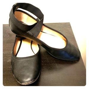 Black ballet flats